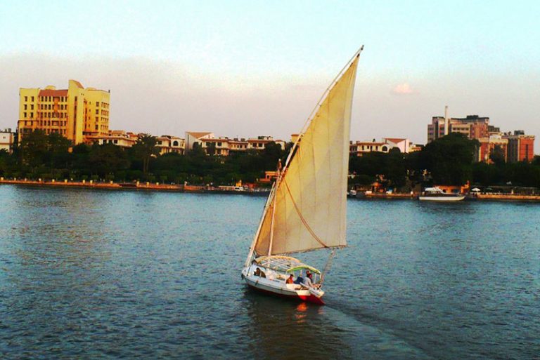 PASSEIO DE FELUCCA