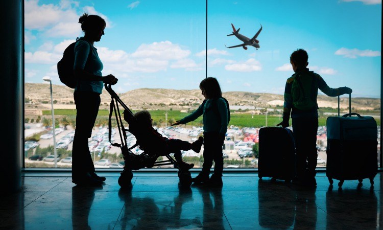 A PARTIR DE QUAL IDADE É PERMITIDO VIAJAR SOZINHO ? - VPI TURISMO